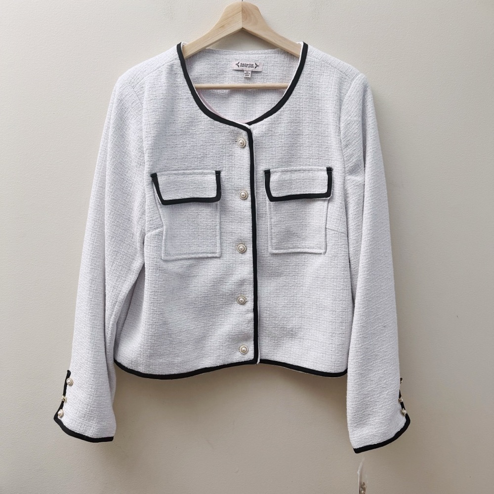 NWT Nanette Lepore White Textured Tweed Jacket with Black Trim